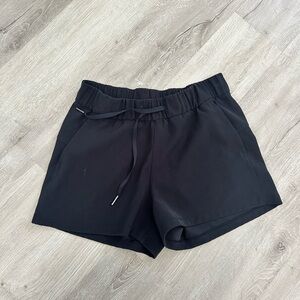 Lululemon- Women's On The Fly